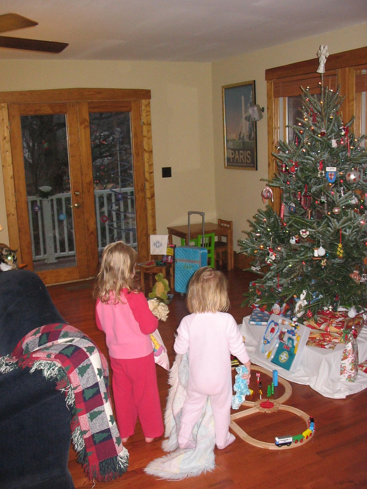 2006_12_25 Jane and Cate view Santas bounty